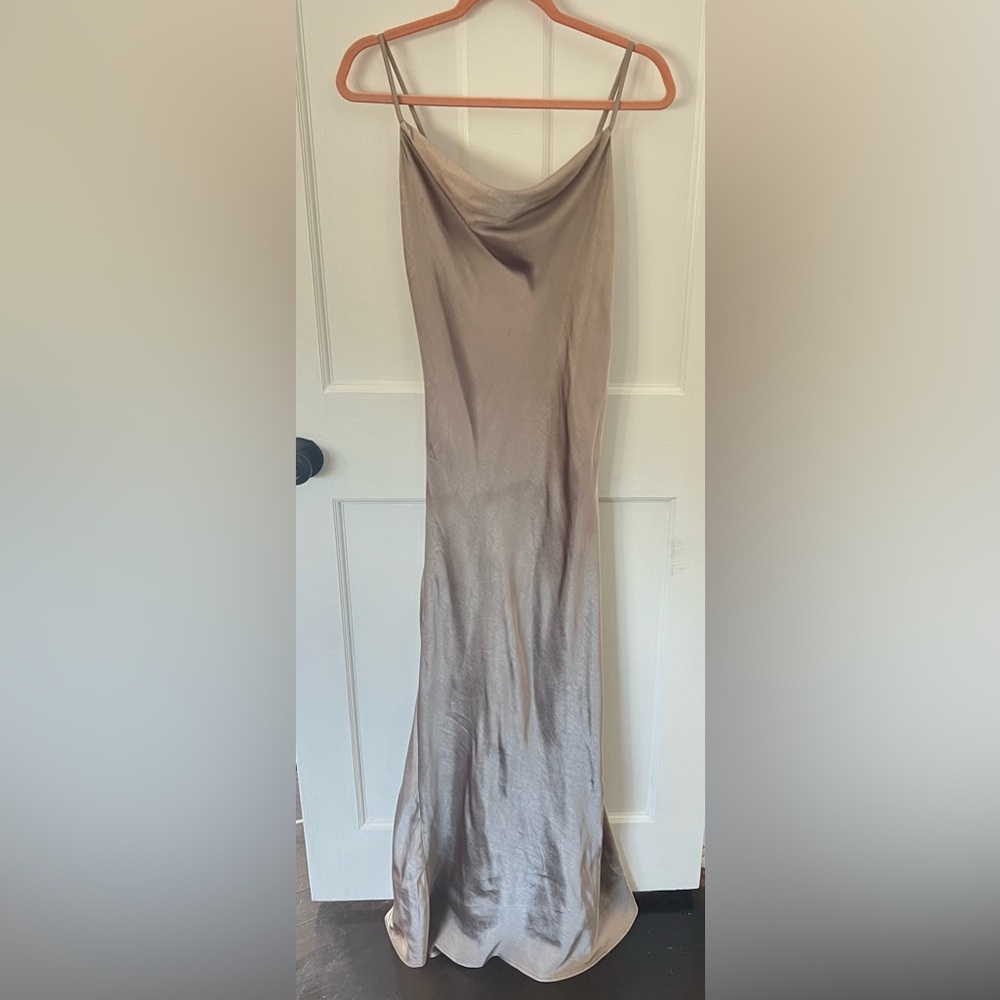 Satin -like gown. Size Medium. Tags on, never worn. 100% Polyester.